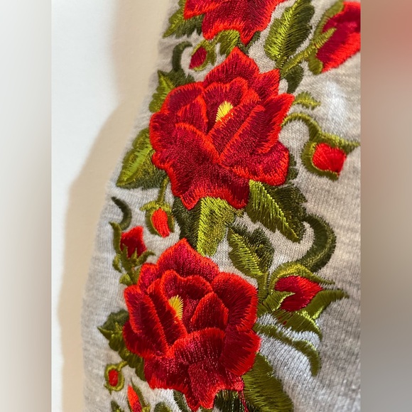 “Polish Rose" Crew Neck Sweatshirt Gray With Floral Embroidery Sz Small Ukraine - Picture 6 of 9